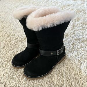 UGG Girls Nessa Boot-black suede size 1 youth